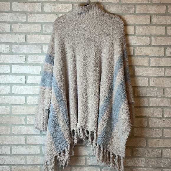 Barefoot dreams Knit Poncho- Size OS - Picture 2 of 5